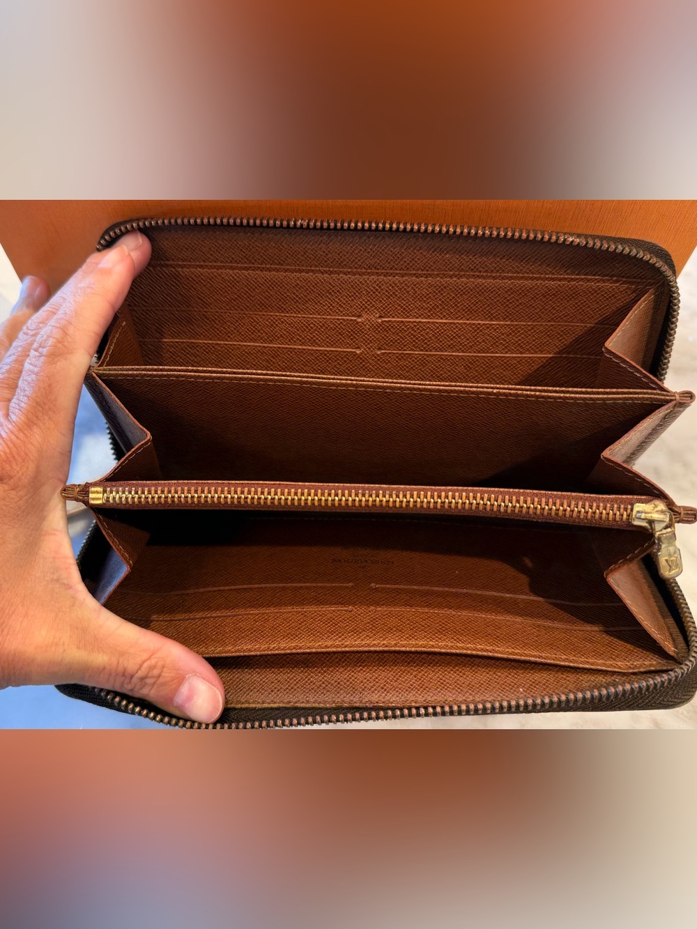 Authentic Louis Vuitton Zippy Wallet! - Picture 8 of 15